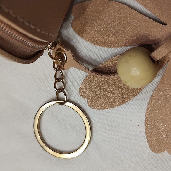 Shein pink coin purse with flower shaped tassel - Picture 3 of 6